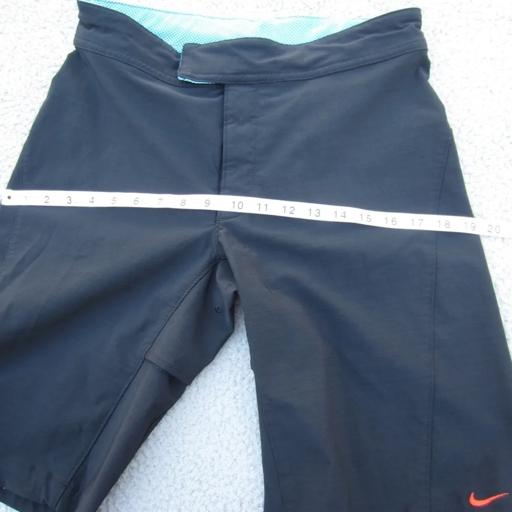 Vintage NIKE Shorts Mens M Black Back Zip‎ Pocket Knee Length Vented Hood /Loop
